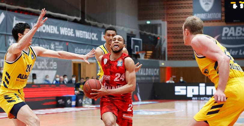 02 05 2021, Basketball, BBL 2020 2021, 32 Matchday, s Oliver Wuerzburg ALBA BERLIN, GER, Wuerzburg, s Oliver Arena, Picture from left Simone Fontecchio ALBA BERLIN , Cameron Hunt s Oliver Wuerzburg , Maodo Lo ALBA BERLIN und Luke Sikma ALBA BERLIN Copyright: HMBxMedia xHeikoxBecker