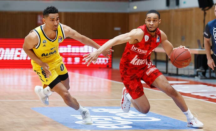 02 05 2021, Basketball, BBL 2020 2021, 32 matchday, s Oliver Wuerzburg ALBA BERLIN, GER, Wuerzburg, s Oliver Arena, picture from left Maodo Lo ALBA BERLIN and Cameron Hunt s Oliver Wuerzburg Copyright: HMBxMedia xHeikoxBecker