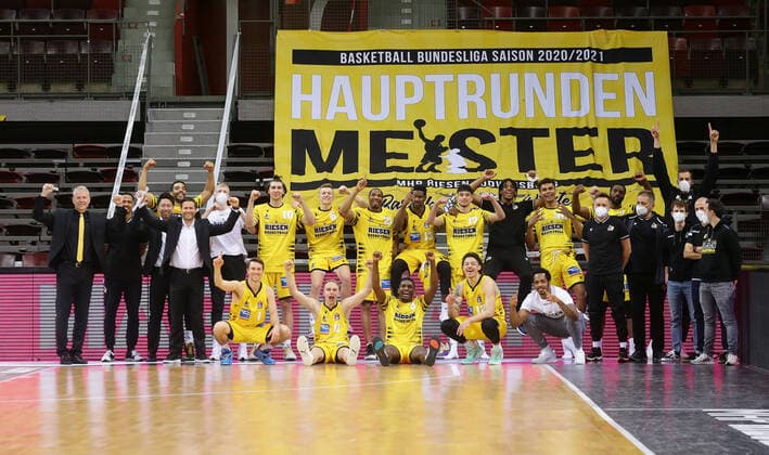 Ludwigsburg , Basketball easyCredit BBL Bundesliga , MHP RIESEN Ludwigsburg vs Telekom Baskets Bonn , jubel Ludwigsburg