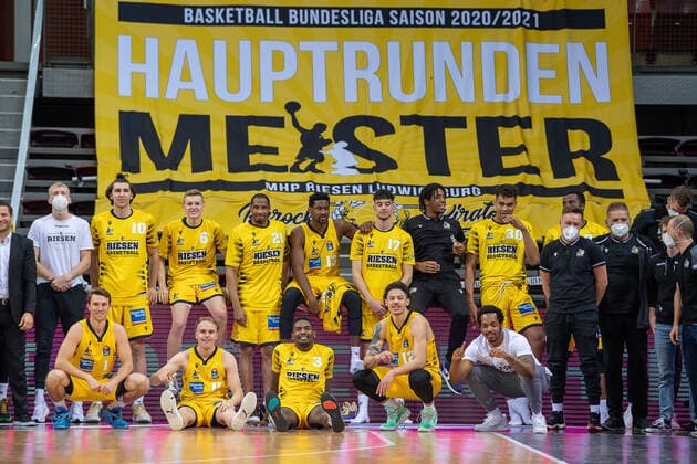 Team photo, main round champion MHP Riesen, MHP Riesen Ludwigsburg vs Telekom Baskets Bonn, basketball, Bundesliga, easycredit BBL, 32 Spieltag, Spielzeit 2020 2021, 02 05 2021, MHP Riesen Ludwigsburg vs Telekom Baskets Bonn, basketball, Bundesliga, easycredit BBL, 32 Spieltag, Spielzeit 2020 2021, 02 05 2021 Ludwigsburg Copyright: xEibner-Pressefoto SaschaxWaltherx EP_SWA