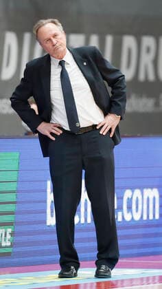 02 05 2021, Basketball, BBL 2020 2021, 32 matchday, s Oliver Wuerzburg ALBA BERLIN, GER, Wuerzburg, s Oliver Arena, picture from left Head Coach Aito Garcia Reneses ALBA BERLIN Copyright: HMBxMedia xHeikoxBecker