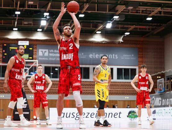 02 05 2021, Basketball, BBL 2020 2021, 32 matchday, s Oliver Wuerzburg ALBA BERLIN, GER, Wuerzburg, s Oliver Arena, picture from left Brekkott Chapman s Oliver Wuerzburg Copyright: HMBxMedia xHeikoxBecker