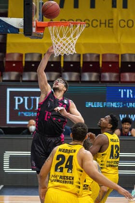 Isaiah Philmore Telekom Baskets Bonn, 31 , Andrew Warren MHP Riesen Ludwigsburg, 24 , Yorman Polas Bartolo MHP Riesen Ludwigsburg, 13 , MHP Riesen Ludwigsburg vs Telekom Baskets Bonn, Basketball, Bundesliga, easycredit BBL, 32 Spieltag, Spielzeit 2020 2021, 02 05 2021, MHP Riesen Ludwigsburg vs Telekom Baskets Bonn, Basketball, Bundesliga, easycredit BBL, 32 Spieltag, Spielzeit 2020 2021, 02 05 2021 Ludwigsburg Copyright: xEibner-Pressefoto SaschaxWaltherx EP_SWA