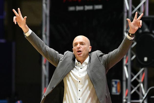 Rodrigo Pastore coach, head coach, Niners Chemnitz gives instructions, Niners Chemnitz vs Ratiopharm Ulm, 02 05 2021, easycredit Basketball Bundesliga, GER, season 2020 21 Niners Chemnitz vs Ratiopharm Ulm, 02 05 2021, easycredit Basketball Bundesliga, GER, season 2020 21 Chemnitz Copyright: xBertxHarzer xEibner-xPressefotox