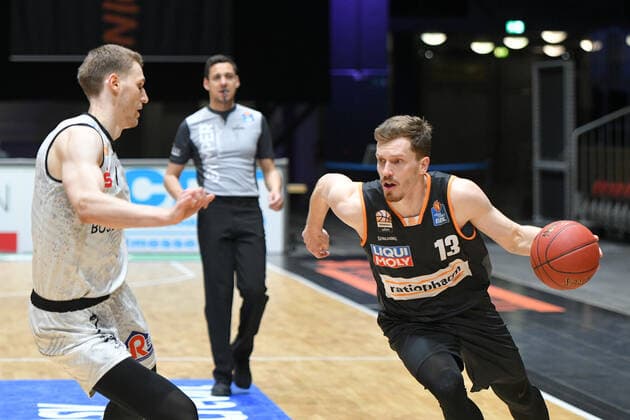 Andreas Obst Ratiopharm Ulm r and Jonas Richter Niners Chemnitz l , Niners Chemnitz vs Ratiopharm Ulm, 02 05 2021, easycredit Basketball Bundesliga, GER, Season 2020 21 Niners Chemnitz vs Ratiopharm Ulm, 02 05 2021, easycredit Basketball Bundesliga, GER, Season 2020 21 Chemnitz Copyright: xBertxHarzer xEibner-xPressefotox