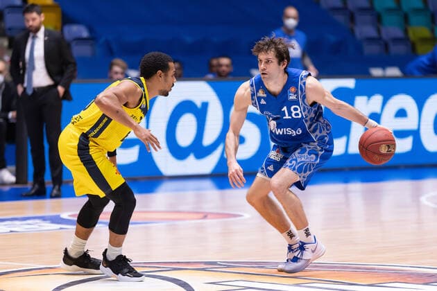 Fraport Skyliners EWE Baskets Oldenburg, easyCredit BBL Joe Rahon Fraport Skyliners, 18, right vs Phil Pressey Oldenburg, 25 Basketball match of the easyCredit BBL between Fraport Skyliners and EWE Baskets Oldenburg on 2 May 2021 at Fraport Arena in Frankfurt am Main , Frankfurt am Main Hesse Germany Fraport Arena