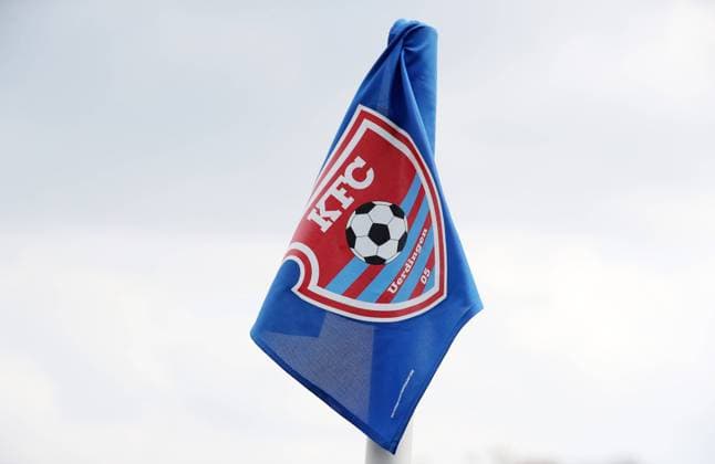 Lotte, 01 05 2021, Football, Stadion am Lotter Kreuz, 3 Liga, Catch-up game from the 33 match day, KFC Uerdingen vs SG Dynamo Dresden 0 2 0 1 , In the picture corner flag flag symbol KFC Uerdingen , According to the specifications of the DFB German Football Association, it is prohibited in the stadium and or from the game made photographs in the form of sequence images and or video-like photo series to exploit or to let exploit ,
