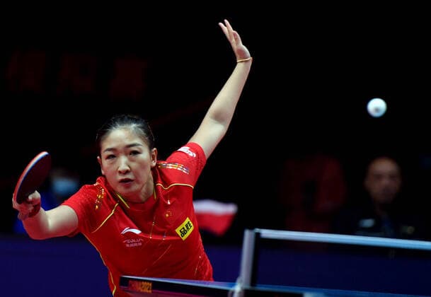 Bilder des Jahres 2021, Sport 05 Mai Sport Themen der Woche KW18 Sport Bilder des Tages (210503) -- XINXIANG, May 3, 2021 -- Liu Shiwen hits a return during the women s singles first round match against Guo Yuhan at the 2021 WTT (World Table tennis, Tischtennis Grand Smashes Trials and Olympic Simulation in Xinxiang, central China s Henan Province, May 3, 2021. ) (SP)CHINA-XINXIANG-TABLE TENNIS-WTT GRAND SMASHES TRIALS-OLYMPIC SIMULATION (CN) LixJianan 