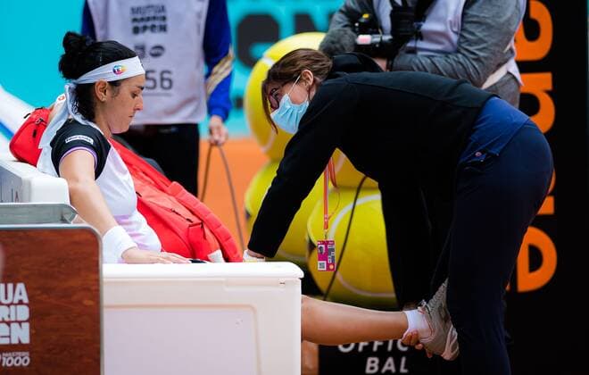 Sport Bilder des Tages Mandatory Credit: Photo by Rob Prange Shutterstock (11876065bd) Ons Jabeur of Tunisia in action during the third round of the 2021 Mutua Madrid Open WTA, Tennis Damen 1000 tournament Mutua Madrid Open, Tennis, La Caja Magica, Madrid, Spain - 03 May 2021 Mutua Madrid Open, Tennis, La Caja Magica, Madrid, Spain - 03 May 2021  Copyright: xRobxPrange Shutterstockx 11876065bd