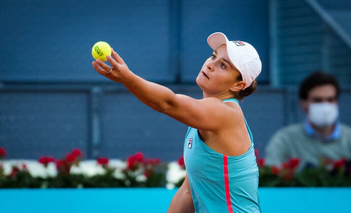 May 3, 2021, MADRID, MADRID, SPAIN: Ashleigh Barty of Australia in action during the third round of the 2021 Mutua Madrid Open WTA, Tennis Damen 1000 tournament against Iga Swiatek of Poland MADRID SPAIN - ZUMAa181 20210503_zaa_a181_264 Copyright: xRobxPrangex