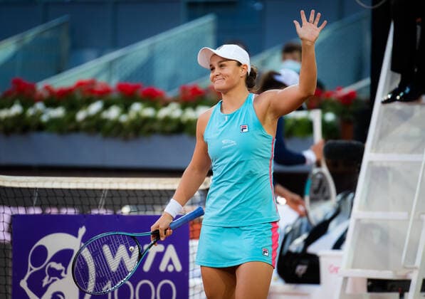 May 3, 2021, MADRID, MADRID, SPAIN: Ashleigh Barty of Australia in action during the third round of the 2021 Mutua Madrid Open WTA, Tennis Damen 1000 tournament against Iga Swiatek of Poland MADRID SPAIN - ZUMAa181 20210503_zaa_a181_272 Copyright: xRobxPrangex