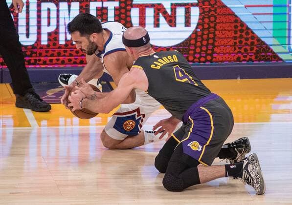 Los Angeles (United States), 03 05 2021.- Alex Caruso (R) of Lakers battles for the ball with Facundo Campazzo of the Nuggets during the NBA, Basketball Herren, USA game between Los Angeles Lakers and Denver Nuggets, at the Staples Center in Los Angeles, California, USA, 03 May 2021. Los Angeles Lakers vs. Denver Nuggets !ACHTUNG: NUR REDAKTIONELLE NUTZUNG!  Copyright: xJavierxRojasx AME4928 20210504-637557053973024868