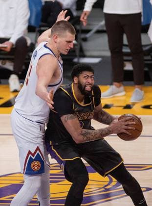 Los Angeles (United States), 03 05 2021.- Anthony Davis (R) of Lakers tries to put up a shot against Nikola Jokic of the Nuggets during the NBA, Basketball Herren, USA game between Los Angeles Lakers and Denver Nuggets, at the Staples Center in Los Angeles, California, USA, 03 May 2021. Los Angeles Lakers vs. Denver Nuggets !ACHTUNG: NUR REDAKTIONELLE NUTZUNG!  Copyright: xJavierxRojasx AME4930 20210504-637557069071782804