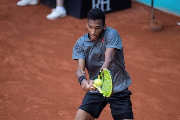 Canadian tennis player Felix Auger-Aliassime in action against Norwegian Casper Ruud during their match at the Mutua Madrid Open tennis tournament game played at La Caja Magica tennis complex in Madrid, Spain, 04 May 2021. Casper Ruud vs Felix Auger-Aliassime !ACHTUNG: NUR REDAKTIONELLE NUTZUNG!  Copyright: xRodrigoxJimenezx GRAF8927 20210504-637557336563188582