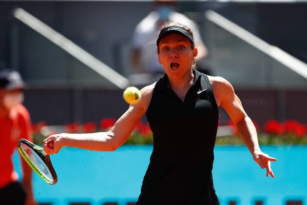 May 4, 2021, MADRID, MADRID, SPAIN: Simona Halep of Romania in action during her Women s Singles match, round of 16, against Elise Mertens of Belgium on the WTA, Tennis Damen 1000 - Mutua Madrid Open 2021 at La Caja Magica on May 4, 2021 in Madrid, Spain. MADRID SPAIN - ZUMAa181 20210504_zaa_a181_124 Copyright: xOscarxJ.xBarrosox