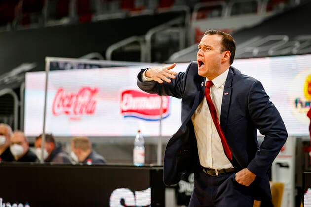 Headcoach Johan Roijakkers Brose Bamberg Brose Bamberg JobStairs Giessen 46ers Giessen easyCredit BBL Basketball Bundesliga Basketball Season 2020 21 33 Matchday, 04 05 2021 Bamberg, Brose Arena Copyright: DanielxLöb
