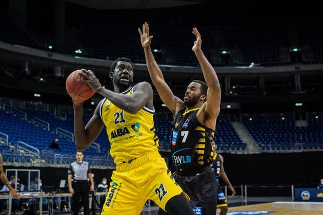 Basketball Berlin 04 05 2021 1 Bundesliga easyCredit BBL BBL Season 2020 2021 Alba Berlin MHP RIESEN Ludwigsburg Christ Koumadje Alba Berlin, No 21 Jamel McLean Ludwigsburg, No 07