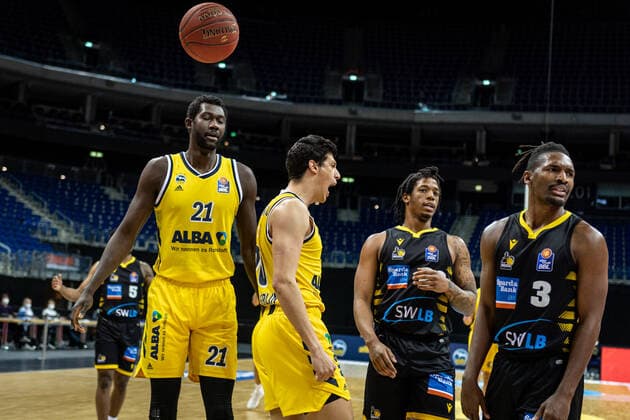 Basketball Berlin 04 05 2021 1 Bundesliga easyCredit BBL BBL Season 2020 2021 Alba Berlin MHP RIESEN Ludwigsburg Simone Fontecchio Alba Berlin, No 20 Christ Koumadje Alba Berlin, No 21 Jubel Desi Rodriguez Ludwigsburg, No 20 Jaleen Smith Ludwigsburg, No 03