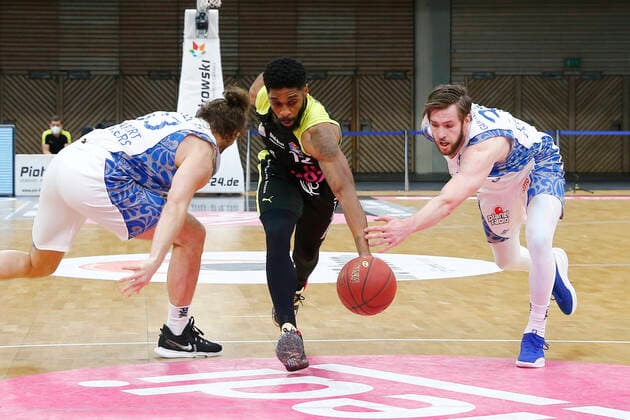 33 Matchday of the easyCredit BBL Basketball Bundesliga on 04 May 2021in the Oberfrankenhalle in Bayreuth Bavaria Germany Season 2020 2021 Medi Bayreuth vs Fraport Skyliners Frankfurt Lazeric Jones Medi Bayreuth 12 middle Marco Völler Fraport Skyliners Frankfurt 33 left Jon Axel Gudmundsson Fraport Skyliners Frankfurt 30 right
