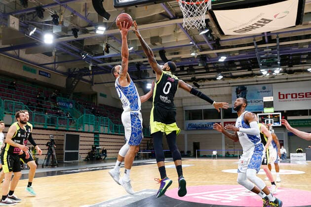 33 Matchday of the easyCredit BBL Basketball Bundesliga on 04 May 2021in the Oberfrankenhalle in Bayreuth Bavaria Germany Season 2020 2021 Medi Bayreuth vs Fraport Skyliners Frankfurt Dererk Pardon Medi Bayreuth 0 right Rasheed Moore Fraport Skyliners Frankfurt 20 left