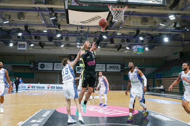 33 Matchday of the easyCredit BBL Basketball Bundesliga on 04 May 2021at the Oberfrankenhalle in Bayreuth Bavaria Germany Season 2020 2021 Medi Bayreuth vs Fraport Skyliners Frankfurt Matthew Tiby Medi Bayreuth 15 right Joe Rahon Fraport Skyliners Frankfurt 18 left