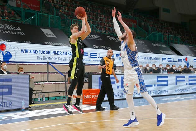 33 Matchday of the easyCredit BBL Basketball Bundesliga on 04 May 2021in the Oberfrankenhalle in Bayreuth Bavaria Germany Season 2020 2021 Medi Bayreuth vs Fraport Skyliners Frankfurt David Walker Medi Bayreuth23 left Jon Axel Gudmundsson Fraport Skyliners Frankfurt 30 right