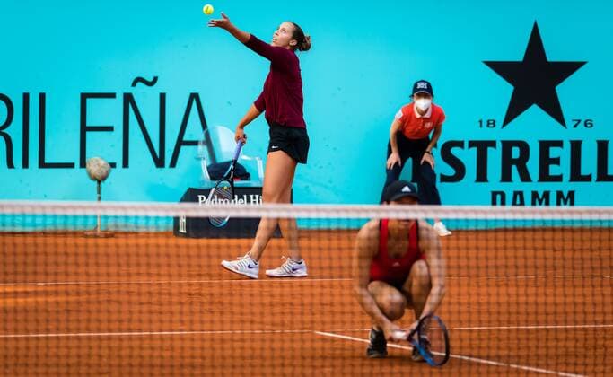 Mandatory Credit: Photo by Rob Prange Shutterstock (11888284cd) Madison Keys & Jessica Pegula of the United States playing doubles at the 2021 Mutua Madrid Open WTA, Tennis Damen 1000 tournament Mutua Madrid Open, Tennis, La Caja Magica, Madrid, Spain - 04 May 2021 Mutua Madrid Open, Tennis, La Caja Magica, Madrid, Spain - 04 May 2021  Copyright: xRobxPrange Shutterstockx 11888284cd
