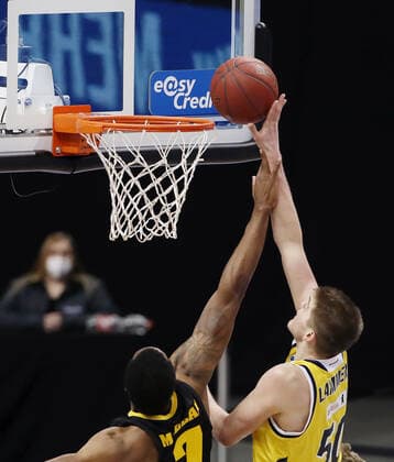 Jamel McLean, Ben Lammers action game scene duel sports basketball BBL Bundesliga men season 2020 2021 04 05 2021 ALBA Berlin vs MHP Riesen Ludwigsburg