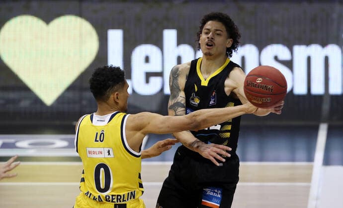 Maodo Lo, Jonah Radebaugh action game scene duel sports basketball BBL Bundesliga men season 2020 2021 04 05 2021 ALBA Berlin vs MHP Riesen Ludwigsburg