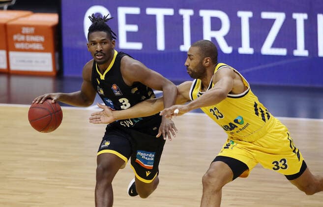 Jaleen Smith, Jayson Granger action game scene duel sports basketball BBL Bundesliga men season 2020 2021 04 05 2021 ALBA Berlin vs MHP Riesen Ludwigsburg