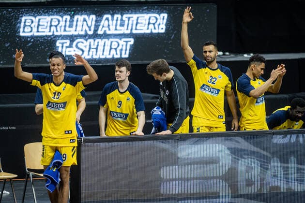 Basketball Berlin 04 05 2021 1 Bundesliga easyCredit BBL BBL Season 2020 2021 Alba Berlin MHP RIESEN Ludwigsburg Jubel Berlin Louis Olinde Alba Berlin, No 19 Jonas Mattisseck Alba Berlin, No 09 Tim Schneider Alba Berlin, No 10 Johannes Thiemann Alba Berlin, No 32 Maodo Lo Alba Berlin, No 00 vlnr