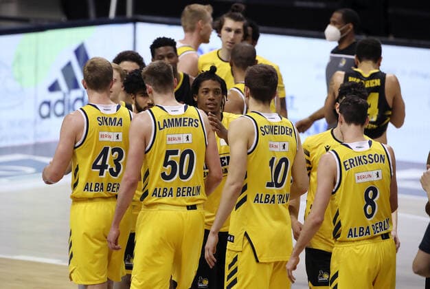 Alba team celebrating with Ludwigsburg players after the game 79 78 Victory Sport Basketball BBL Bundesliga Men Season 2020 2021 04 05 2021 ALBA Berlin vs MHP Riesen Ludwigsburg