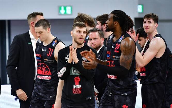 BAMBERG 04 05 2021 Basketball easycredit 1 Basketball Bundesliga 33 Matchday Brose Bamberg vs Giessen 46ers Team of the Giessen 46ers after the defeat against Bamberg, which sealed the teams relegation Photo Hans Martin Issler isslerimages Brose Bamberg vs Giessen 46ers
