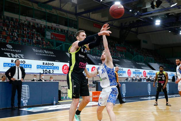 33 Matchday of the easyCredit BBL Basketball Bundesliga on 04 May 2021in the Oberfrankenhalle in Bayreuth Bavaria Germany Season 2020 2021 Medi Bayreuth vs Fraport Skyliners Frankfurt Matthew Tiby Medi Bayreuth 15 left Philipp Hadenfeldt Fraport Skyliners Frankfurt 16 right
