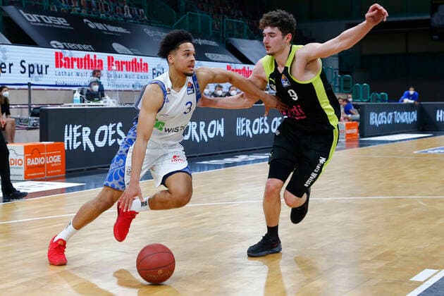 33 Matchday of the easyCredit BBL Basketball Bundesliga on 04 May 2021in the Oberfrankenhalle in Bayreuth Bavaria Germany Season 2020 2021 Medi Bayreuth vs Fraport Skyliners Frankfurt Kay Bruhnke Medi Bayreuth 9 right Maximilian Begue Fraport Skyliners Frankfurt 3 left