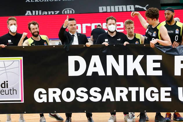 33 Spieltag der easyCredit BBL Basketball Bundesliga am 04 Mai 2021in der Oberfrankenhalle in Bayreuth Bayern Germany Saison 2020 2021 Medi Bayreuth gegen Fraport Skyliners Frankfurt Raoul Korner Medi Bayreuth Trainer , Bastian Doreth,