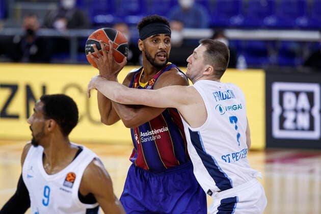 May 4, 2021, Barcelona, Spain: Brandon Davies of FC Barcelona, Barca in action with Vitaly Fridzon of Zenit St Petersburg during the Turkish Airlines EuroLeague match between FC Barcelona and Zenit San Petersbourg at Palau Blaugrana in Barcelona, Spain. Barcelona Spain - ZUMAd159 20210504_zia_d159_035 Copyright: xDavidxRamirezx