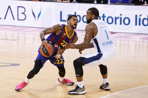 May 4, 2021, Barcelona, Spain: Cory Higgins of FC Barcelona, Barca in action with Kc Rivers of Zenit St Petersburg during the Turkish Airlines EuroLeague match between FC Barcelona and Zenit San Petersbourg at Palau Blaugrana in Barcelona, Spain. Barcelona Spain - ZUMAd159 20210504_zia_d159_057 Copyright: xDavidxRamirezx