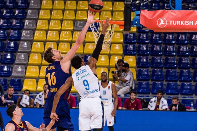 May 4, 2021, Barcelona, Barcelona, Spain: Pau Gasol of FC Barcelona, Barca in action against Austin Hollins of Zenit St. Petersburgo during the Turkish Airlines EuroLeague Play-offs game 5 match between Fc Barcelona and Zenit St. Petersburgo at Palau Blaugrana on May 04, 2021 in Barcelona, Spain. Barcelona Spain - ZUMAa181 20210504_zaa_a181_357 Copyright: xJavierxBorregox