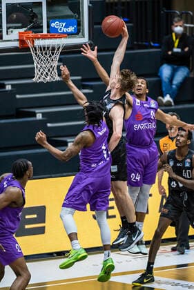 Deishuan Booker BGG , Justus Hollatz Towers , Aubrey Dawkins BGG 04 05 21, Hamburg Towers vs BG Göttingen, Hamburg Wilhelmsburg, edel optics Arena, easyCredit BBL, Basketball Bundesliga, season 2020 2021, 33 matchday Â