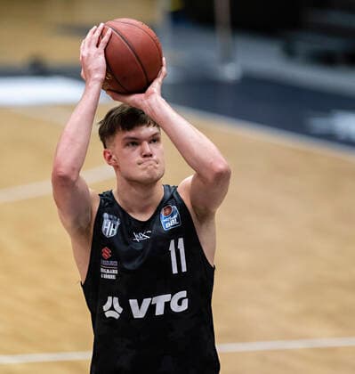 Maik Kotsar Towers at free throw 04 05 21, Hamburg Towers vs BG Göttingen, Hamburg Wilhelmsburg, edel optics Arena, easyCredit BBL, Basketball Bundesliga, season 2020 2021, 33 matchday Â