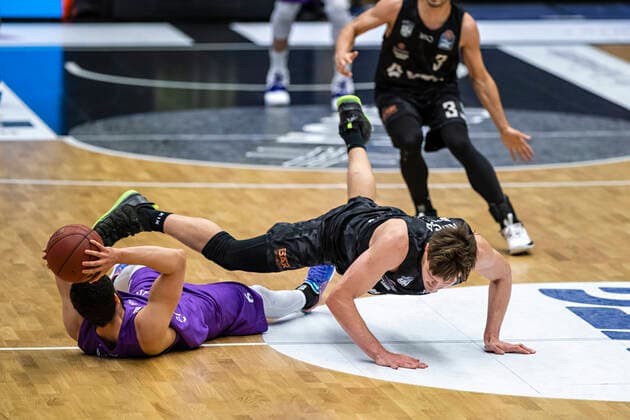 Luke Nelson BGG , Maik Kotsar Towers 04 05 21, Hamburg Towers vs BG Göttingen, Hamburg Wilhelmsburg, edel optics Arena, easyCredit BBL, Basketball Bundesliga, 2020 2021 season, 33 matchday Â