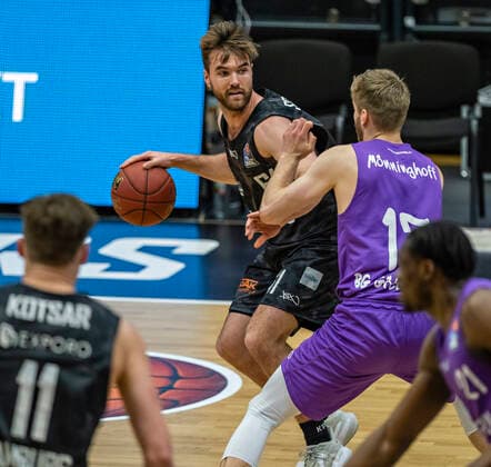 Patrick Spencer Towers , Mathis Mönninghoff BGG 04 05 21, Hamburg Towers vs BG Göttingen, Hamburg Wilhelmsburg, edel optics Arena, easyCredit BBL, Basketball Bundesliga, season 2020 2021, 33 matchday Â