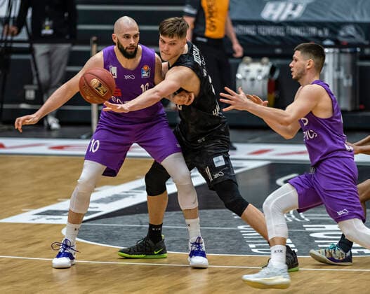 Dennis Kramer BGG , Maik Kotsar Towers , Rihards Lomazs BGG 04 05 21, Hamburg Towers vs BG Göttingen, Hamburg Wilhelmsburg, edel optics Arena, easyCredit BBL, Basketball Bundesliga, season 2020 2021, 33 matchday Â