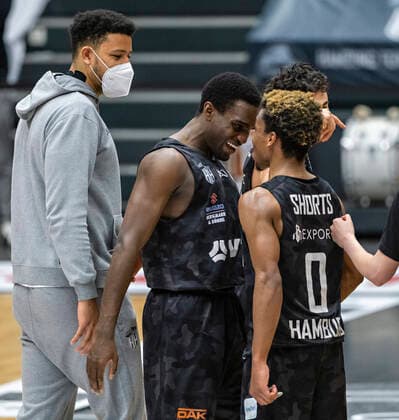 Winning joy at Osaro Jürgen Rich Towers and TJ Shorts Towers 04 05 21, Hamburg Towers vs BG Göttingen, Hamburg Wilhelmsburg, edel optics Arena, easyCredit BBL, Basketball Bundesliga, season 2020 2021, 33 matchday Â