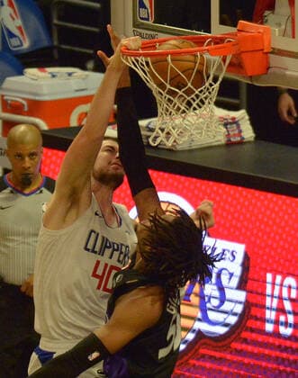 Los Angeles Clippers center Ivica Zubac (40) dunks on Toronto Raptors forward Freddie Gillespie (55) during the second half at Staples Center in Los Angeles on Tuesday, May 4, 2021. The Clippers defeated the Raptors 105-100 to end a three-game losing streak.  LAP2021050406 JIMxRUYMEN
