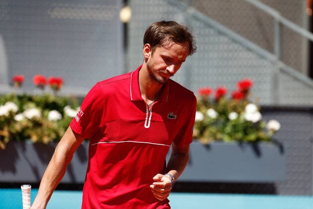 May 5, 2021, MADRID, MADRID, SPAIN: Daniil Medvedev of Russia in action during his Men s Singles match, round of 32, against Alejandro Davidovich Fokina of Spain on the ATP, Tennis Herren Masters 1000 - Mutua Madrid Open 2021 at La Caja Magica on May 5, 2021 in Madrid, Spain. MADRID SPAIN - ZUMAa181 20210505_zaa_a181_052 Copyright: xOscarxJ.xBarrosox