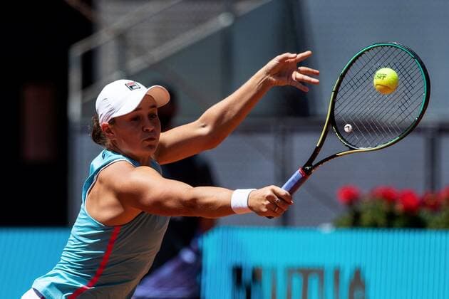 Ashleigh Barty of Australia in action against Petra Kvitova of Czech Republic during the women s Mutua Madrid Open quarterfinal match held in Madrid, Spain, 05 May 2021. Mutua Madrid Open tennis tournament !ACHTUNG: NUR REDAKTIONELLE NUTZUNG!  Copyright: xRodrigoxJiménezx GRAF002 20210505-637558245886407431