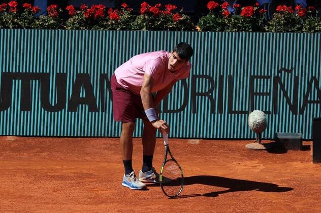 Carlos Alcaraz of Spain reacts against countryman Rafa Nadal during their Mutua Madrid Open round of 32 match against held in Madrid, Spain, 05 May 2021. Mutua Madrid Open tennis tournament !ACHTUNG: NUR REDAKTIONELLE NUTZUNG!  Copyright: xRodrigoxJimenezx GRAF109 20210505-637558286590677296