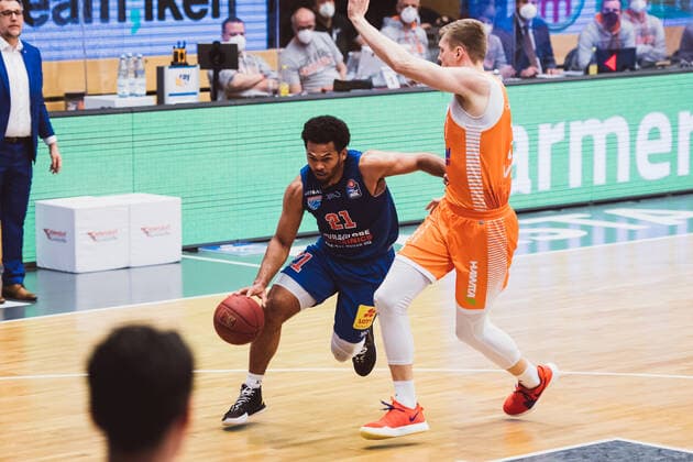 easyCredit BBL 33 Matchday RASTA Vechta vs SYNTAINICS MBC, 05 05 2021 Quinton Hooker SYNTAINICS MBC, 21 , Bjoern Thomas Rohwer RASTA Vechta, 22 easyCredit BBL 33 Matchday RASTA Vechta vs SYNTAINICS MBC on 05 05 2021 in Vechta RASTA Dome , Germany, Copyright: xBEAUTIFULxSPORTS Neddermannx